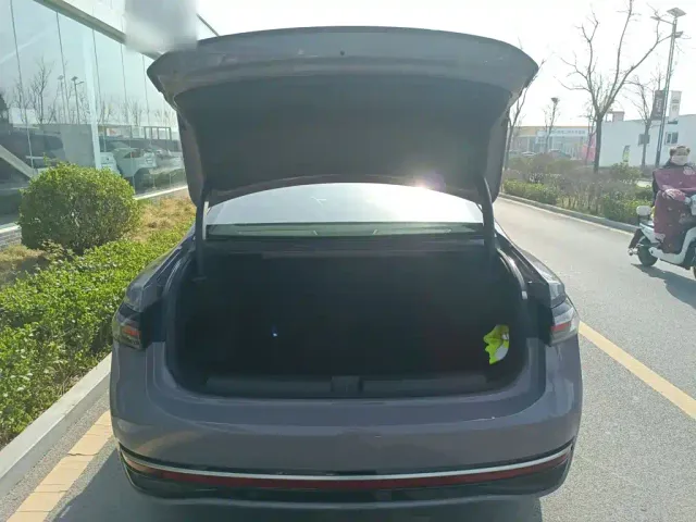 Volkswagen Passat — Фото автомобиля 14