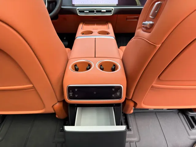 Li Auto L8 — Фото автомобиля 18