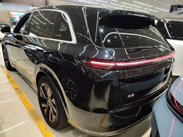 Li Auto L7 — Фото автомобиля 4