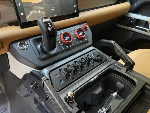 Land Rover Defender — Фото автомобиля 18