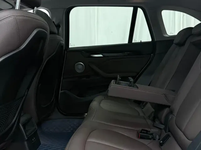 BMW X1 — Фото автомобиля 12