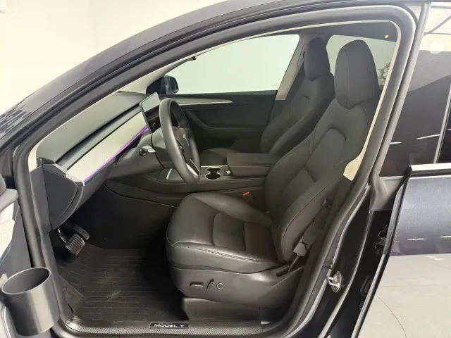 Tesla Model Y — Фото автомобиля 12