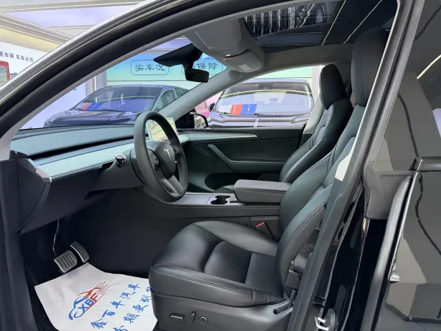 Tesla Model Y — Фото автомобиля 4