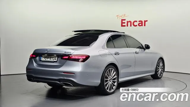 Фотография автомобиля — Mercedes-Benz E-Class