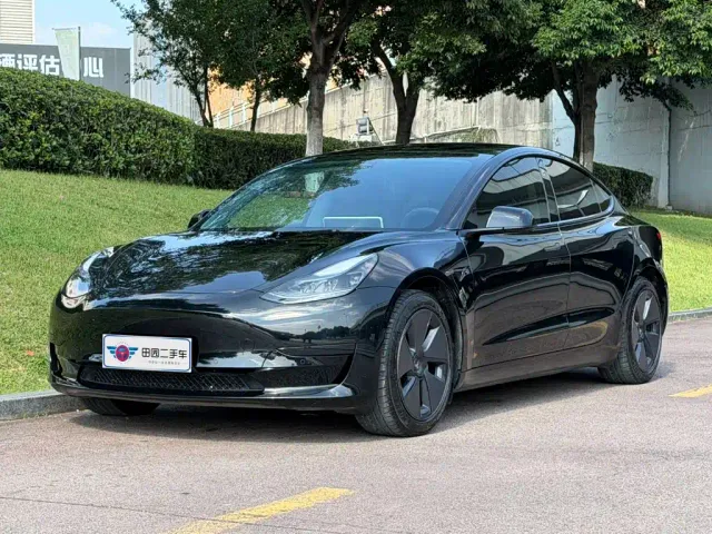 Фотография автомобиля — Tesla Model 3
