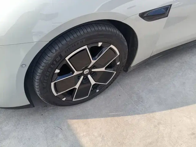Xiaomi SU7 — Фото автомобиля 22