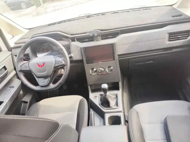 Wuling Hongguang Plus — Фото автомобиля 12