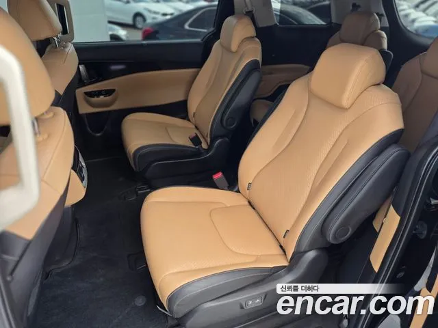 Kia Carnival Generation 4 — Фото автомобиля 15