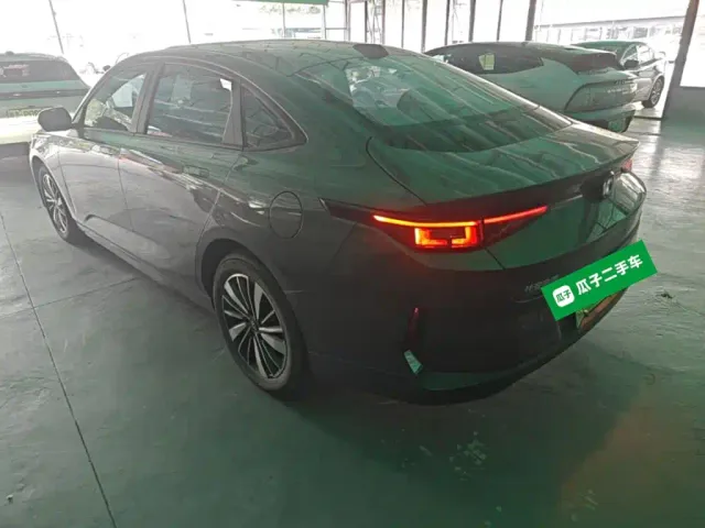 Changan Qiyuan A05 — Фото автомобиля 4