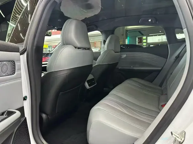 Geely Galaxy E8 — Фото автомобиля 6