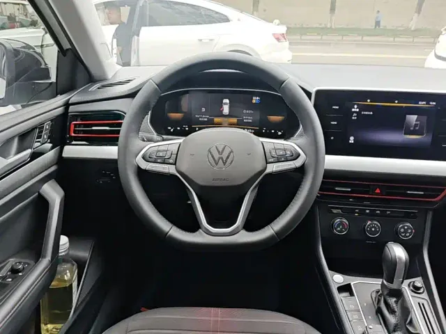 Volkswagen Lavida — Фото автомобиля 10