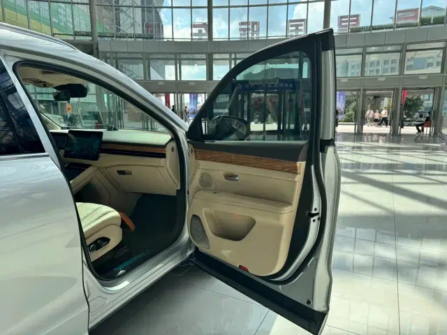 Aito M7 — Фото автомобиля 12