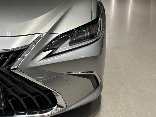 Lexus ES — Фото автомобиля 4