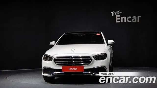 Mercedes-Benz E-Class — Фото автомобиля 3