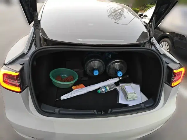 Tesla Model 3 — Фото автомобиля 15