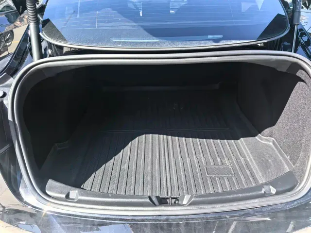 Tesla Model 3 — Фото автомобиля 14