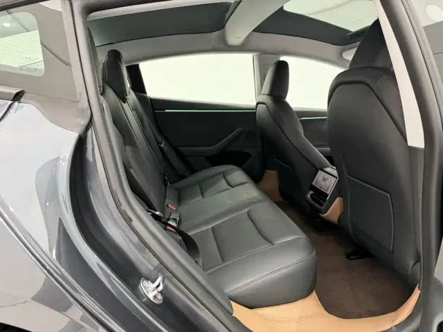 Tesla Model 3 — Фото автомобиля 26