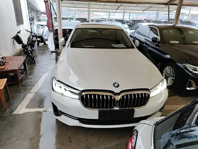 BMW 5 Series — Фото автомобиля 2