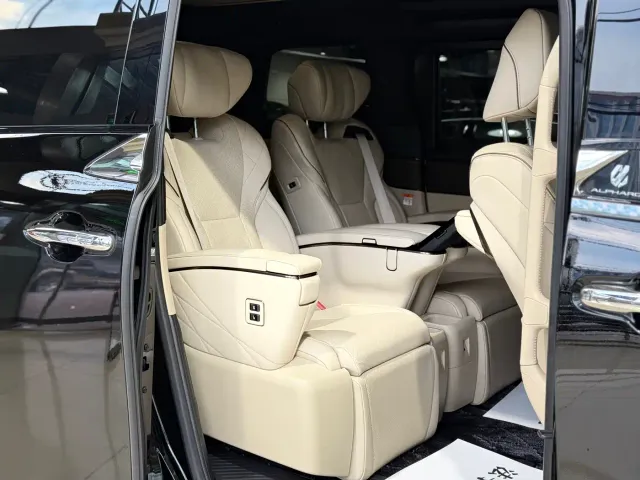 Toyota Alphard — Фото автомобиля 12