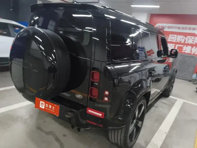 Land Rover Defender — Фото автомобиля 6