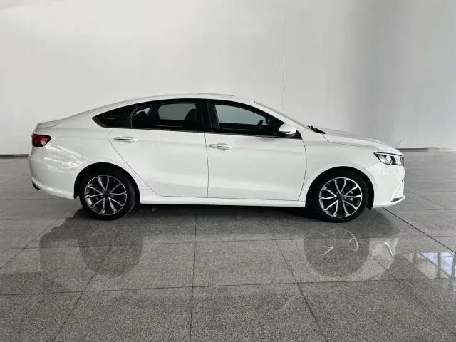 Geely Binrui — Фото автомобиля 3