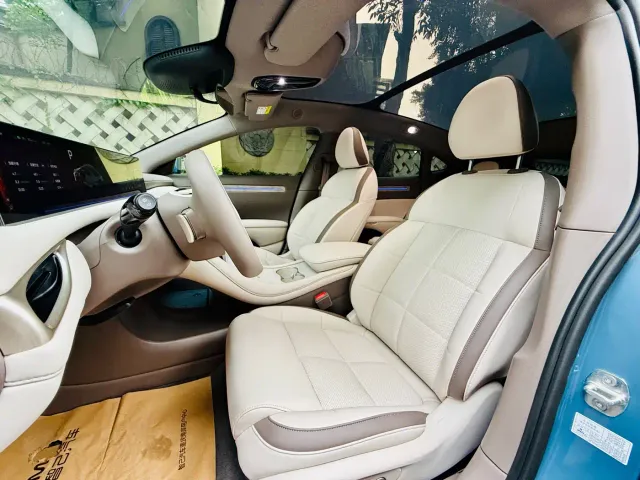 IM Motors L6 — Фото автомобиля 9