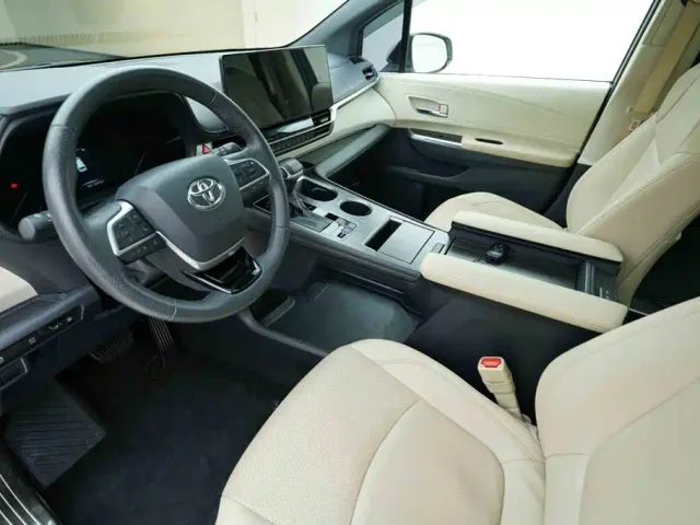 Toyota Granvia 2022 2.5L Hybrid Noble Edition — Фото автомобиля 9
