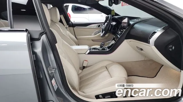 BMW 8 Series G15 — Фото автомобиля 16