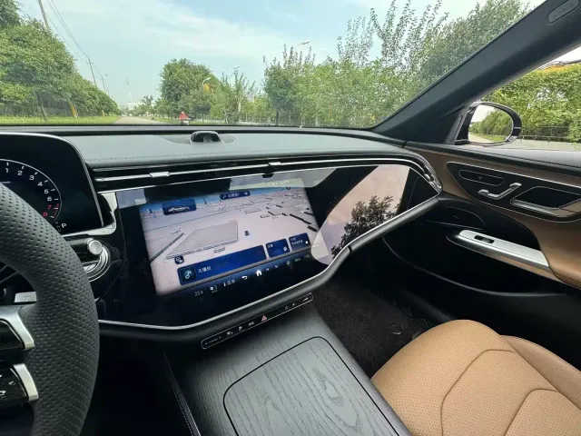 Mercedes-Benz E-Class — Фото автомобиля 5