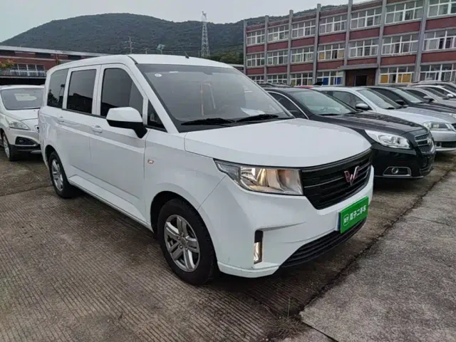 Wuling Hongguang Plus — Фото автомобиля 3