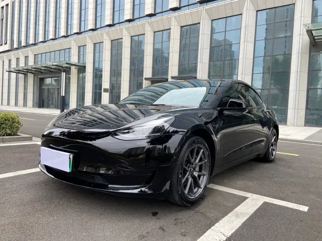 Фотография автомобиля — Tesla Model 3