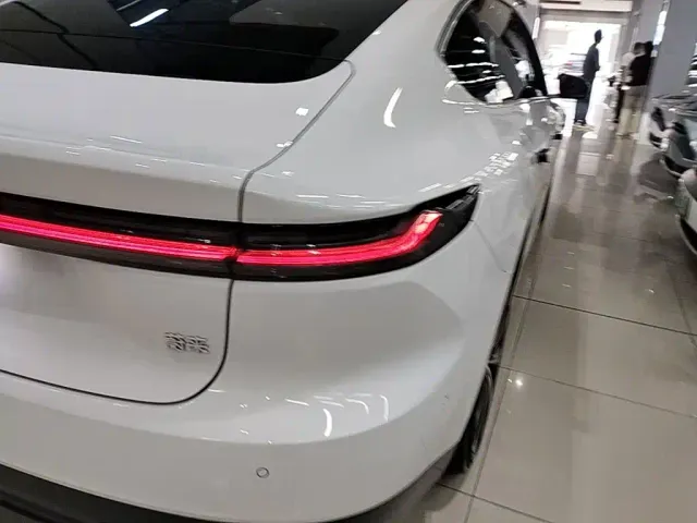 Nio ET7 — Фото автомобиля 7