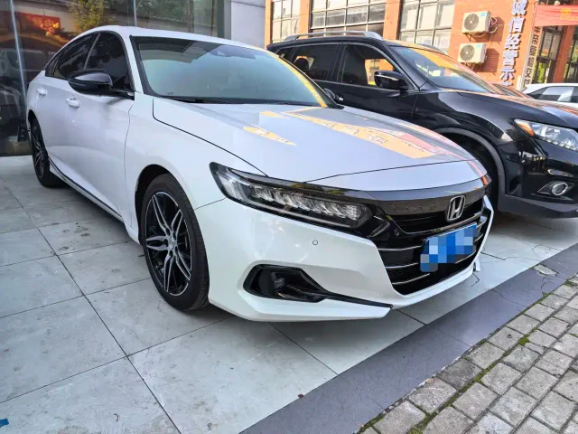 Honda Accord — Фото автомобиля 3