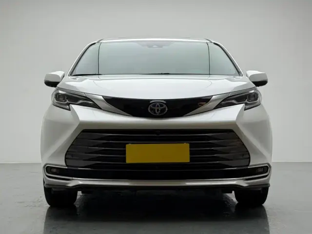 Toyota Sienna — Фото автомобиля 2