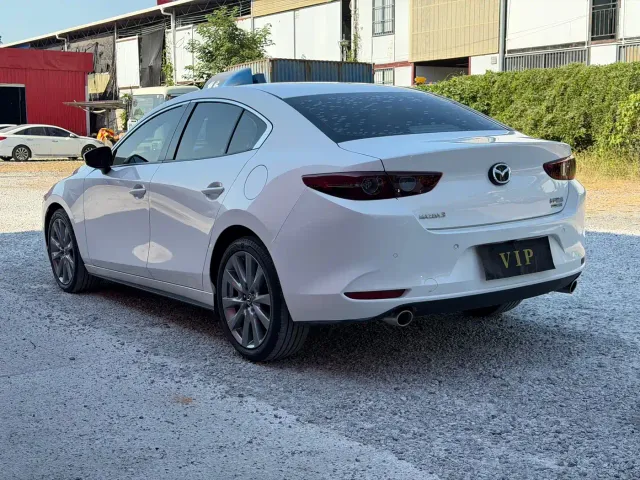 Mazda Axela — Фото автомобиля 6