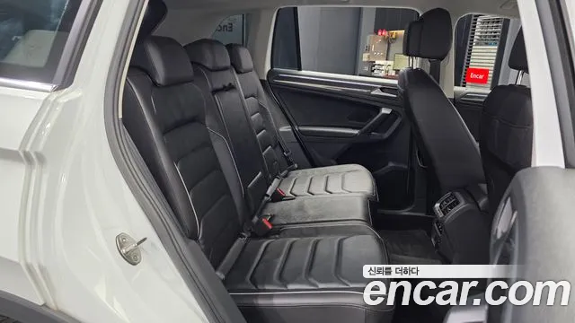 Volkswagen Tiguan Tiguan 2 поколение 2.0 TDI Premium — Фото автомобиля 12