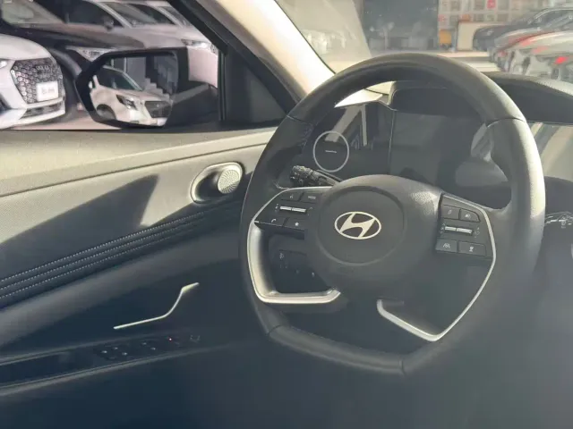 Hyundai Elantra — Фото автомобиля 14