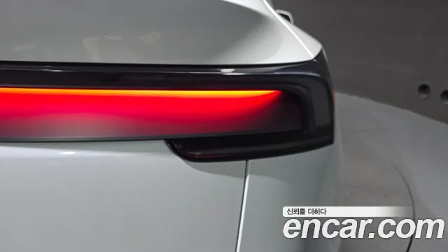 Tesla Model Y — Фото автомобиля 21