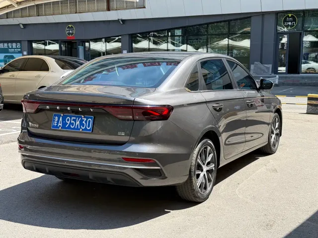 Geely Emgrand — Фото автомобиля 5
