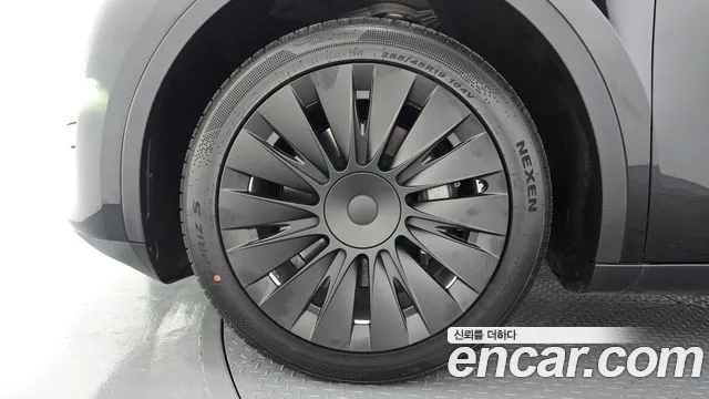 Tesla Model Y — Фото автомобиля 5