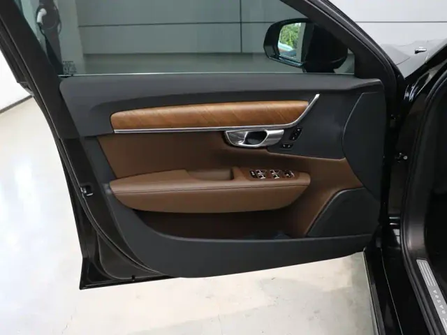 Volvo S90 — Фото автомобиля 10
