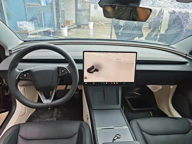 Tesla Model 3 — Фото автомобиля 9