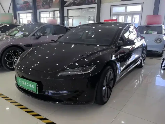 Фотография автомобиля — Tesla Model 3