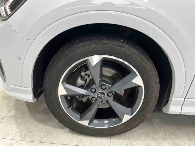 Audi Q3 — Фото автомобиля 25