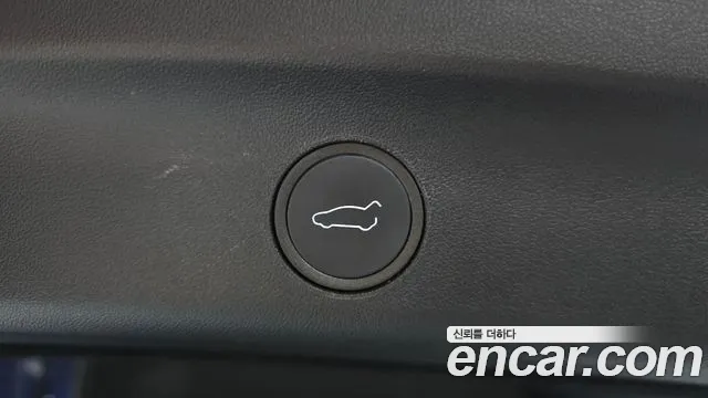 Tesla Model Y — Фото автомобиля 26