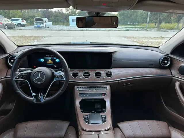 Mercedes-Benz E-Class — Фото автомобиля 10