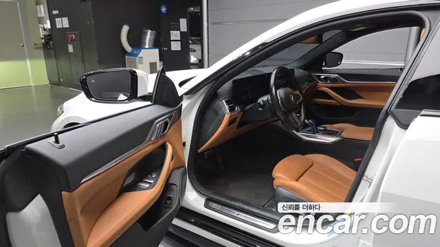 BMW i4 — Фото автомобиля 15
