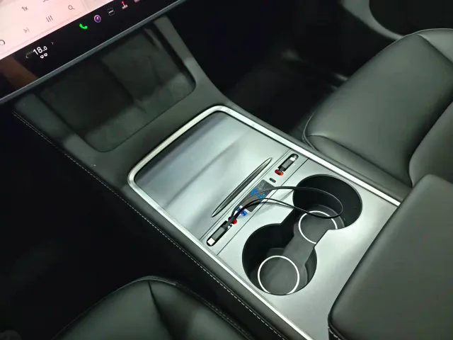 Tesla Model Y — Фото автомобиля 19