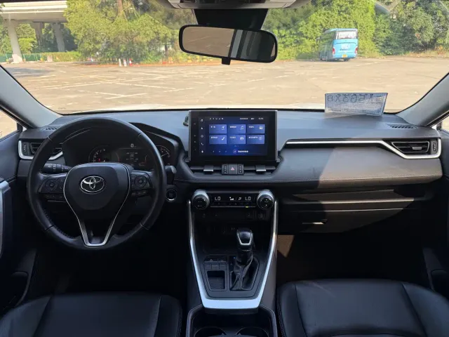 Toyota RAV4 — Фото автомобиля 7