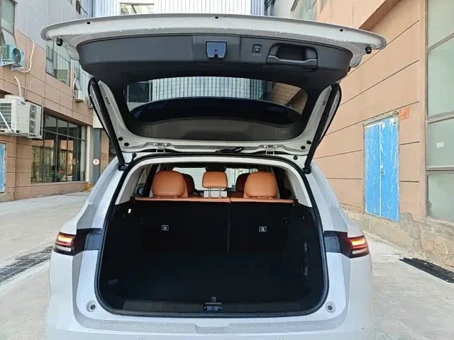 Leapmotor C10 — Фото автомобиля 18